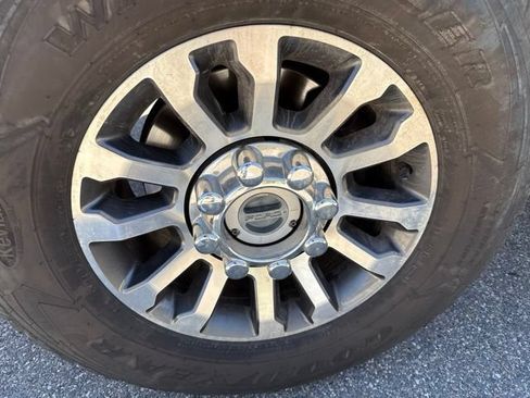 Used 2022 Ford F250 Lariat w/ Lariat Value Package AWD/4WD image 15