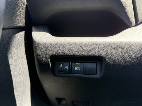 Used 2021 Toyota RAV4 LE AWD/4WD image 20