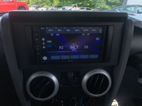 Used 2010 Jeep Wrangler Sahara w/ Dual Top Group AWD/4WD image 19