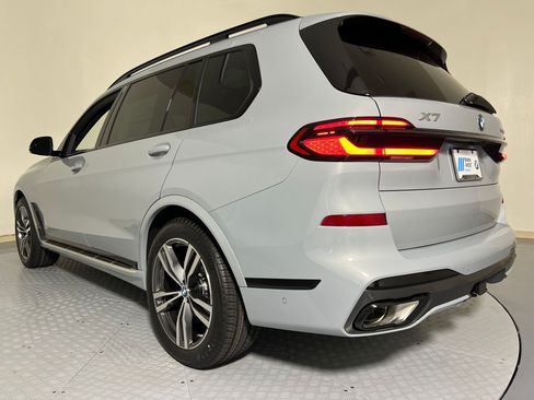 Used 2026 BMW X7 xDrive40i w/ M Sport Package AWD/4WD image 2