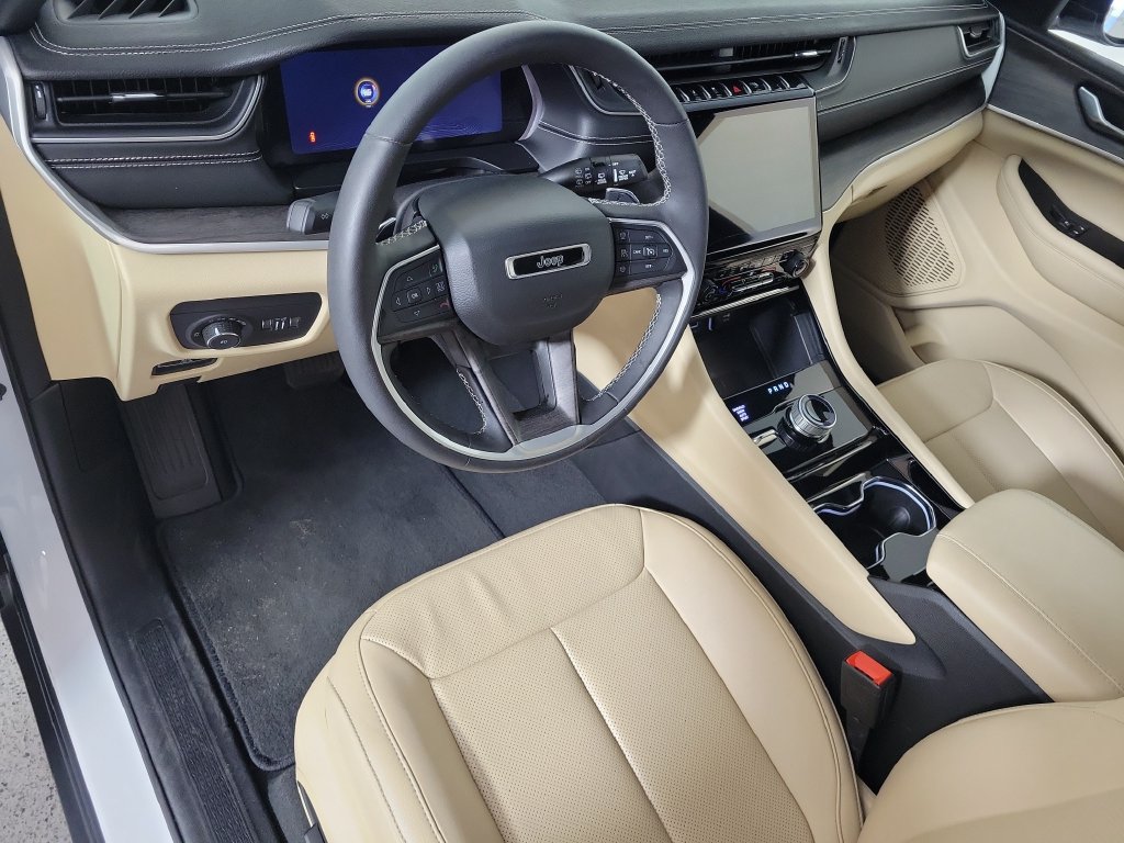 Used 2023 Jeep Grand Cherokee L Limited w/ Luxury Tech Group II AWD/4WD image 11