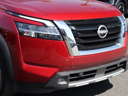 Used 2023 Nissan Pathfinder Platinum w/ Lighting Package (N93) FWD image 9