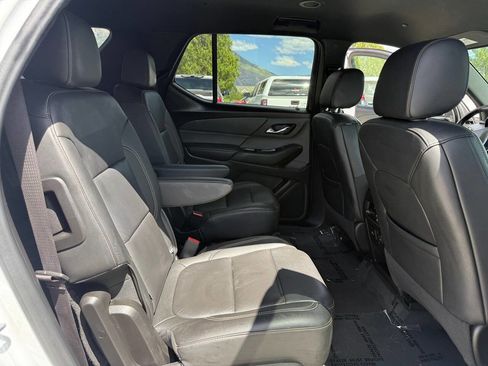 Used 2023 Chevrolet Traverse LT w/ LT Premium Package AWD/4WD image 22