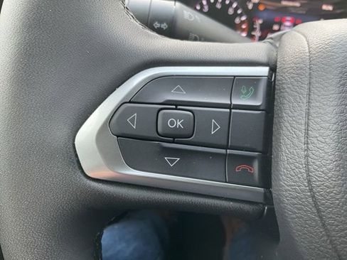 Used 2025 Jeep Compass Limited image 27