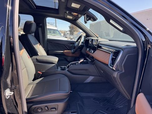 Used 2025 GMC Canyon AT4 w/ Technology Plus Package image 36