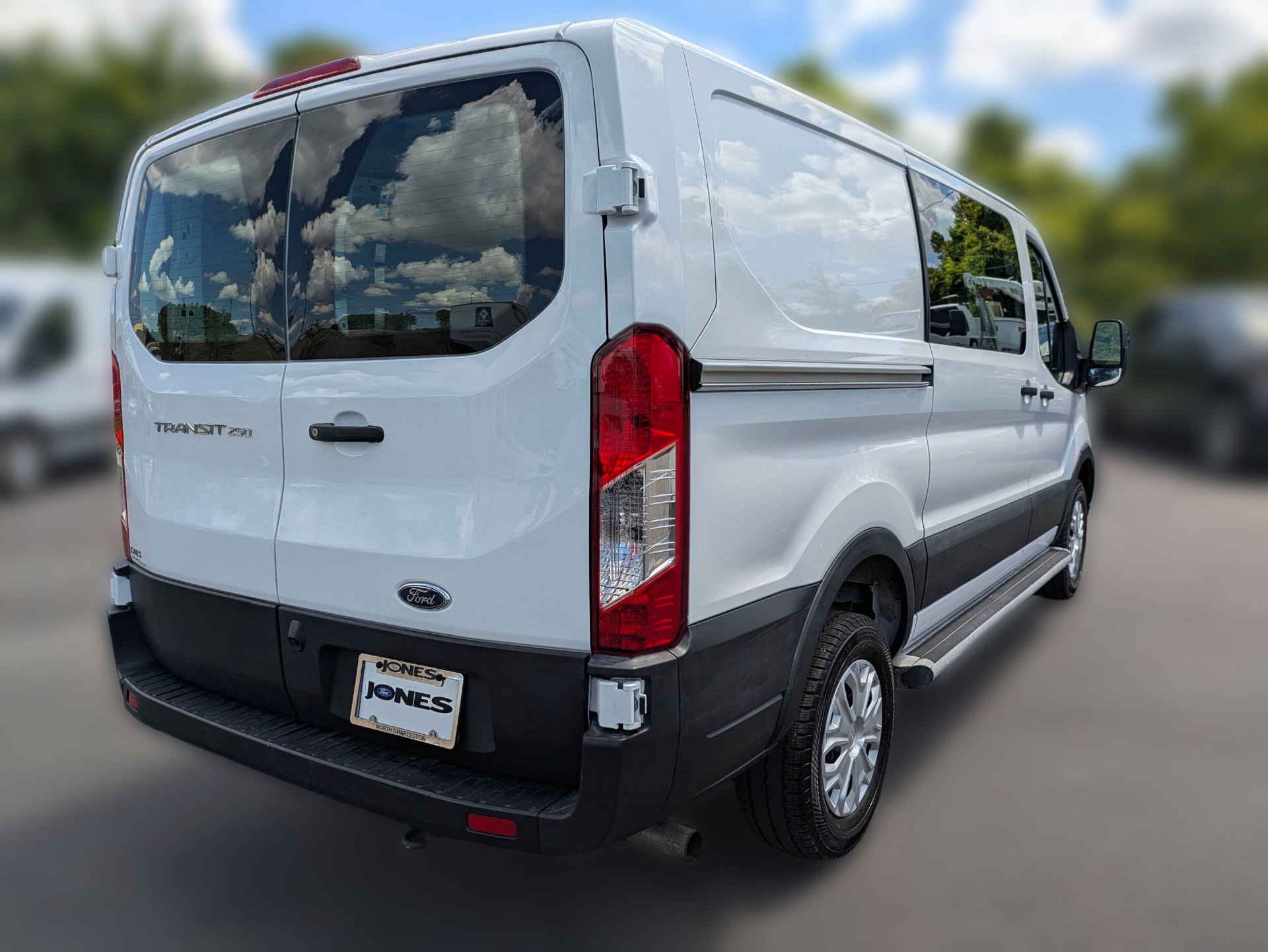 Used 2025 Ford Transit 250 Low Roof w/ Exterior Upgrade Package RWD image 4