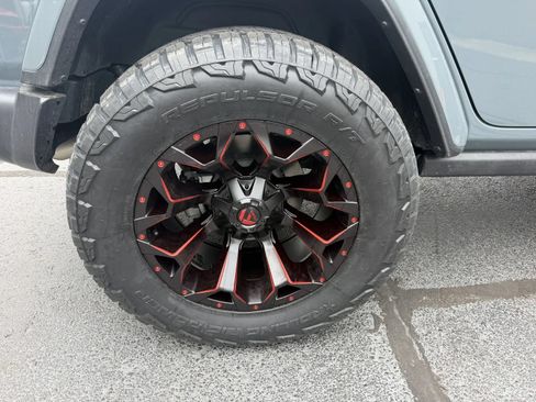 Used 2025 Jeep Wrangler Unlimited Sahara w/ Safety Group AWD/4WD image 18