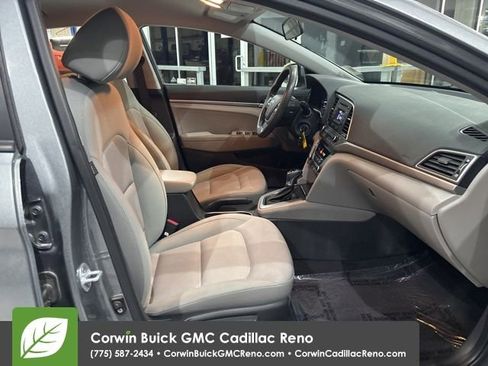 Used 2017 Hyundai Elantra SE image 32