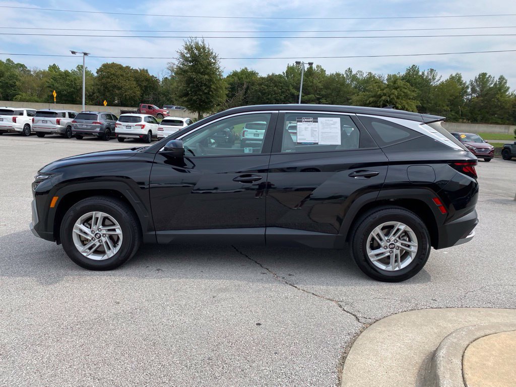 Used 2025 Hyundai Tucson SE AWD/4WD image 4