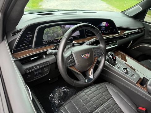 Used 2021 Cadillac Escalade ESV Sport Platinum AWD/4WD image 4