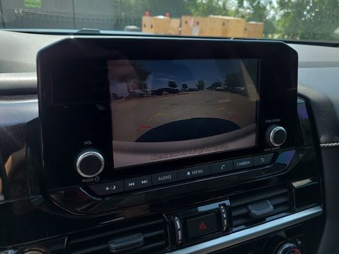 Used 2022 Nissan Pathfinder SV FWD image 23
