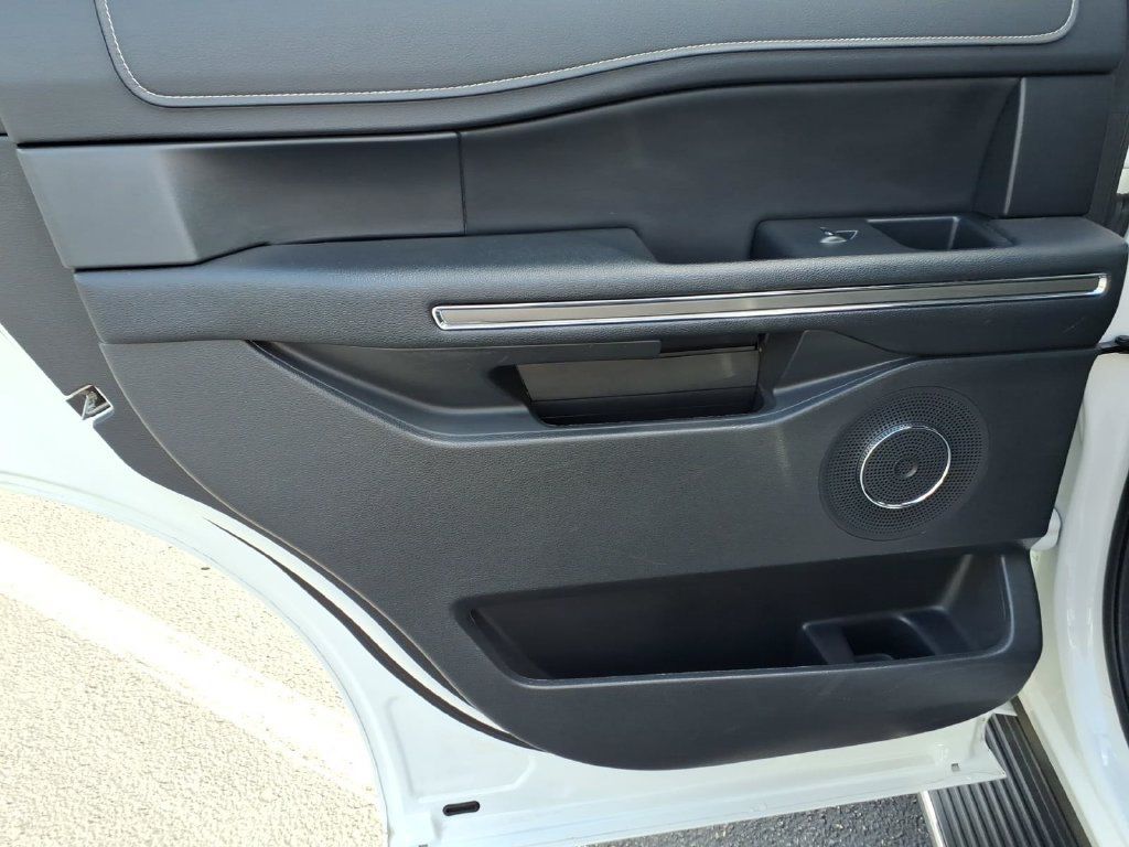 Used 2023 Ford Expedition XLT AWD/4WD image 15