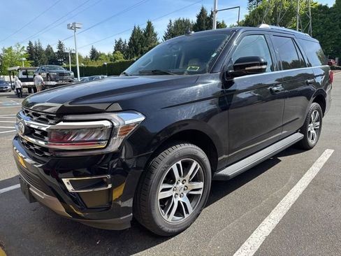 Used 2024 Ford Expedition Limited AWD/4WD image 3
