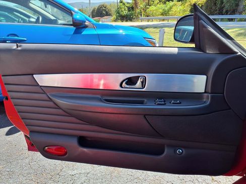 Used 2002 Ford Thunderbird Deluxe image 9