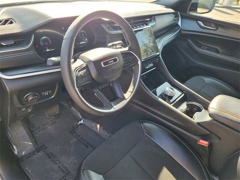 Used 2024 Jeep Grand Cherokee L Altitude image 7