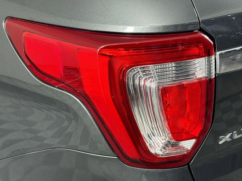 Used 2019 Ford Explorer XLT image 65