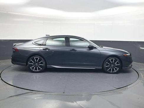 Used 2023 Honda Accord Touring image 3