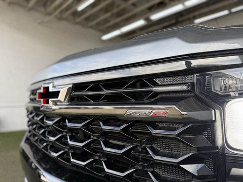 Used 2024 Chevrolet Silverado 1500 ZR2 w/ Technology Package image 8
