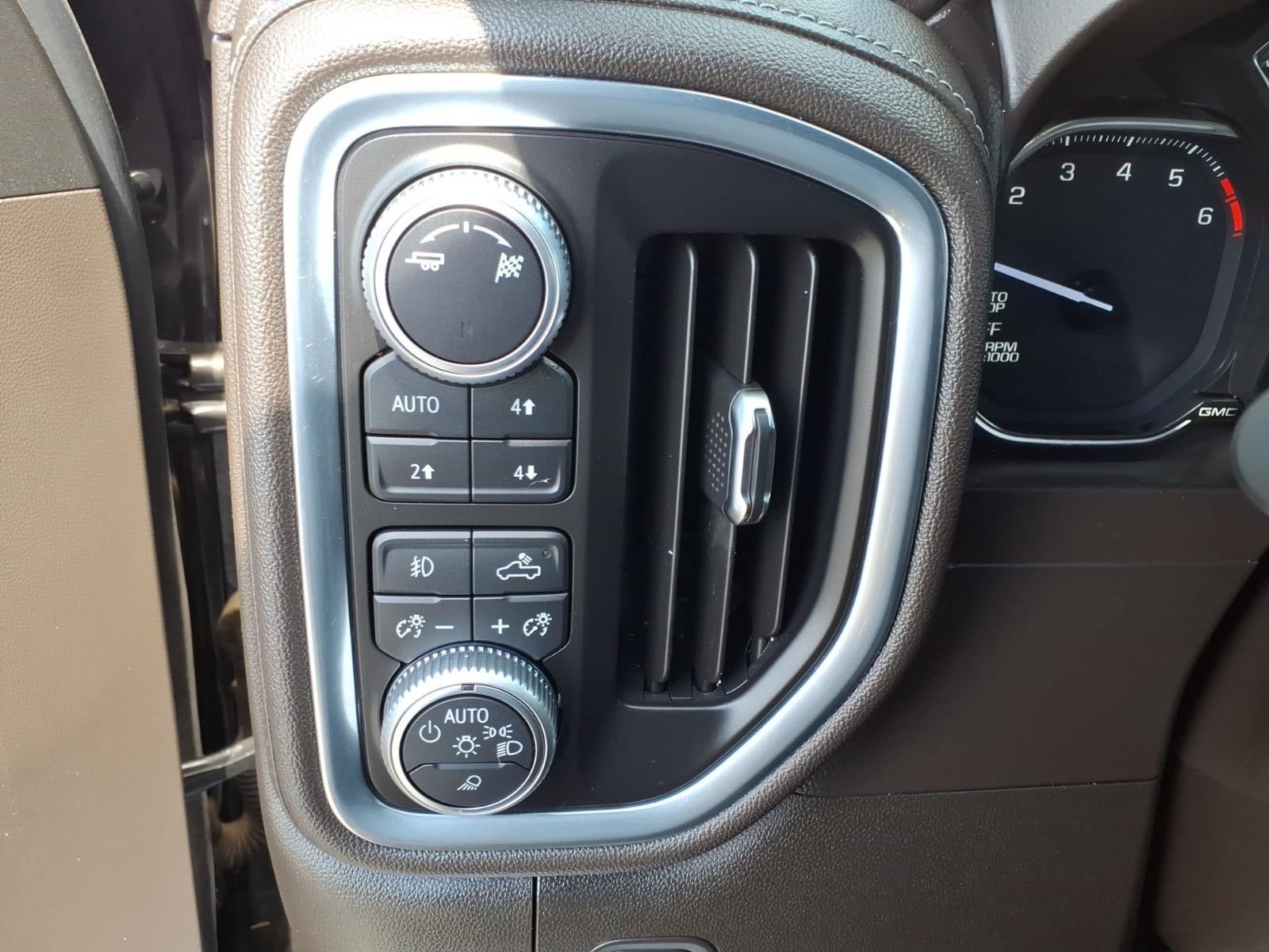 Used 2019 GMC Sierra 1500 SLT w/ X31 Off-Road Package AWD/4WD image 27
