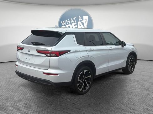 Used 2022 Mitsubishi Outlander ES AWD/4WD image 3