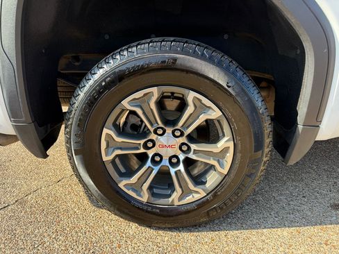 Used 2025 GMC Sierra 1500 SLT image 6