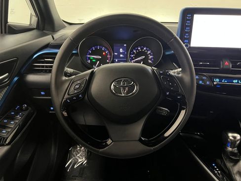 Used 2019 Toyota C-HR XLE FWD image 17