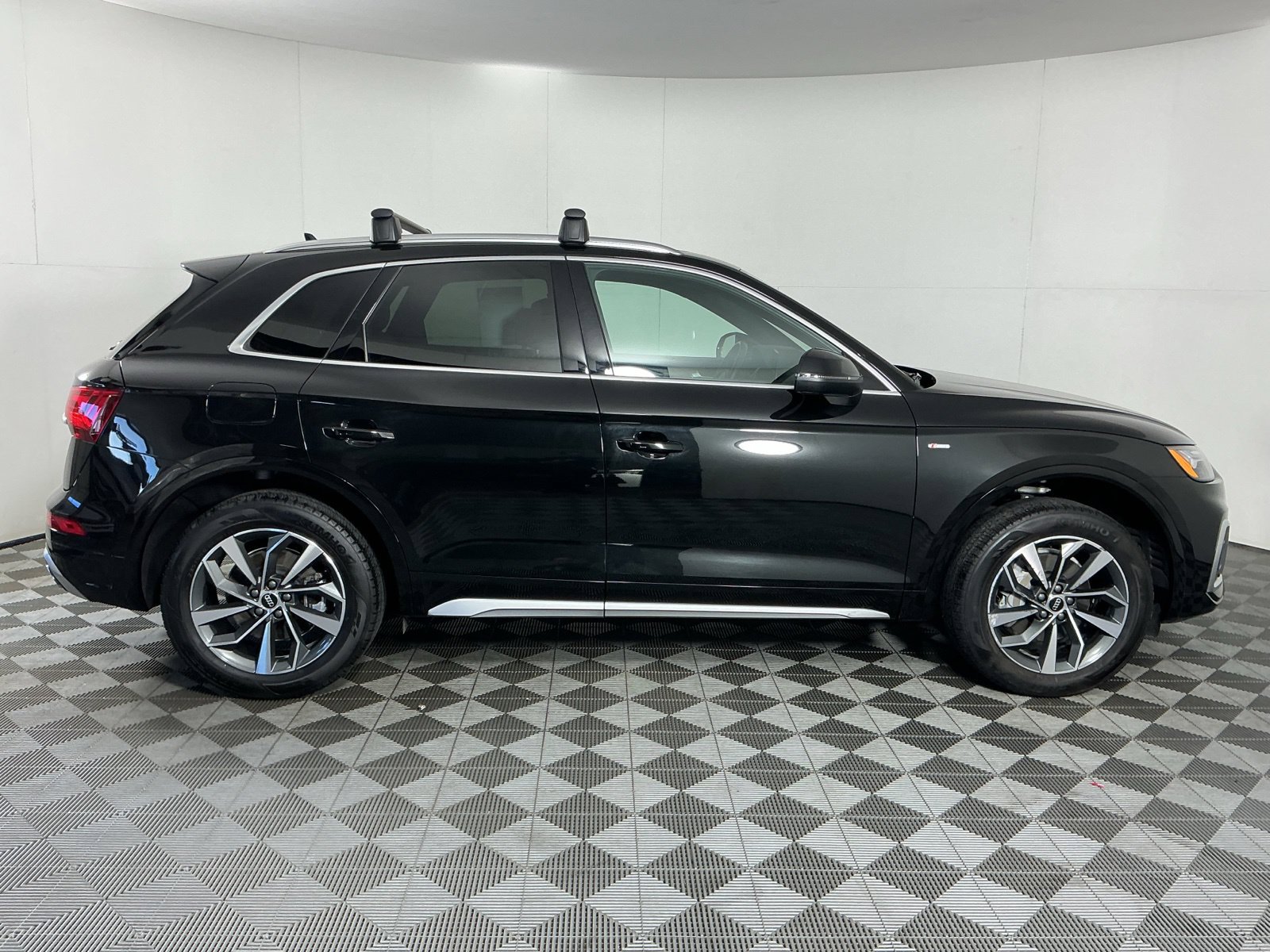 Used 2023 Audi Q5 2.0T Premium Plus w/ Premium Plus Package AWD/4WD image 9