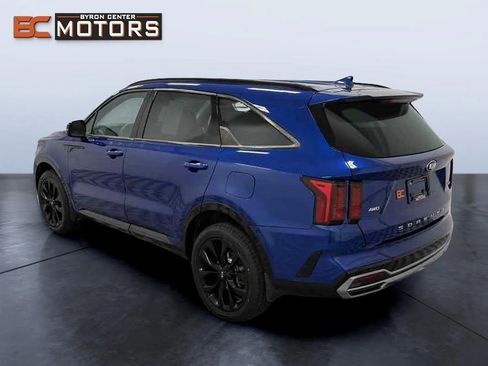 Used 2021 Kia Sorento EX image 4