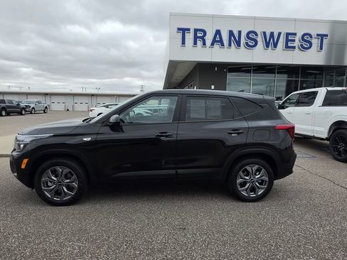 Used 2026 Kia Seltos LX AWD/4WD image 2