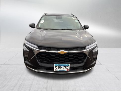 Used 2025 Chevrolet Trax LT w/ LT Convenience Package image 2