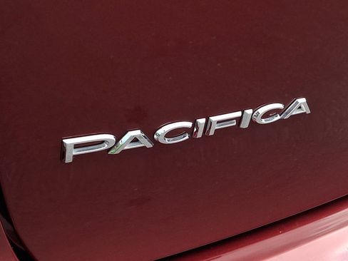 Used 2017 Chrysler Pacifica Limited FWD image 30