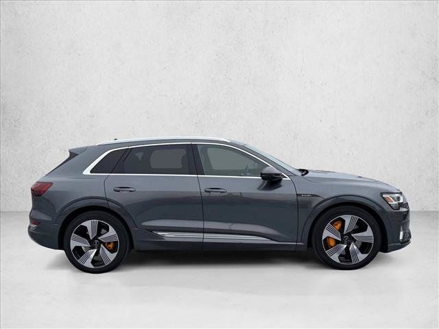 Used 2019 Audi e-tron Prestige w/ Prestige Package AWD/4WD image 4