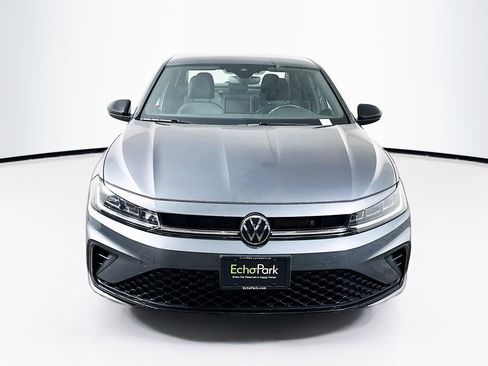 Used 2025 Volkswagen Jetta Sport FWD image 2