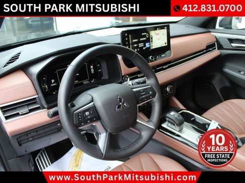 Used 2025 Mitsubishi Outlander SEL image 11