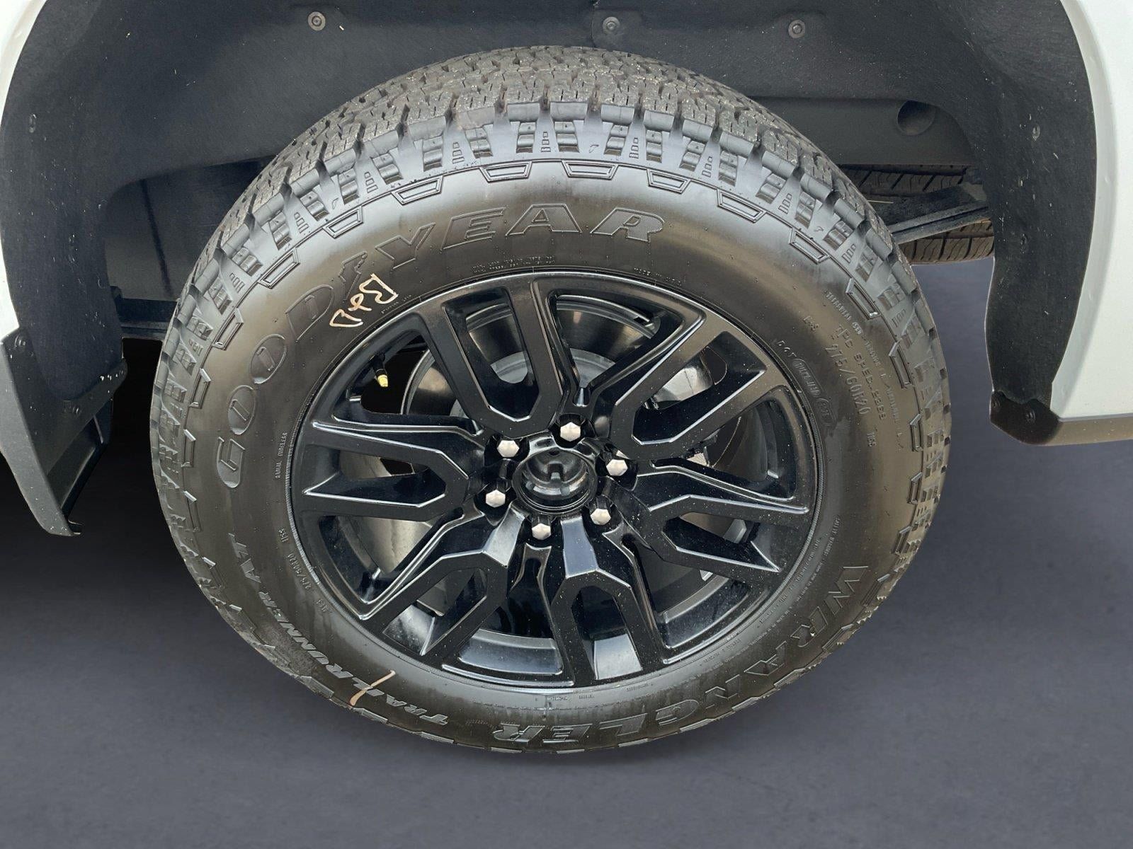 Certified 2025 Chevrolet Silverado 1500 LT AWD/4WD image 14