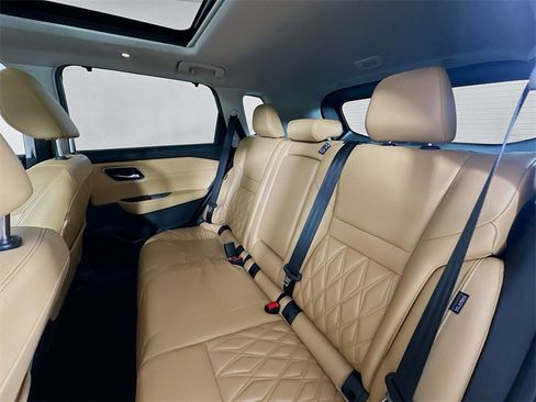 Used 2023 Nissan Rogue Platinum w/ Platinum Premium Package image 16