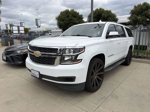 Used 2020 Chevrolet Suburban LT RWD image 3