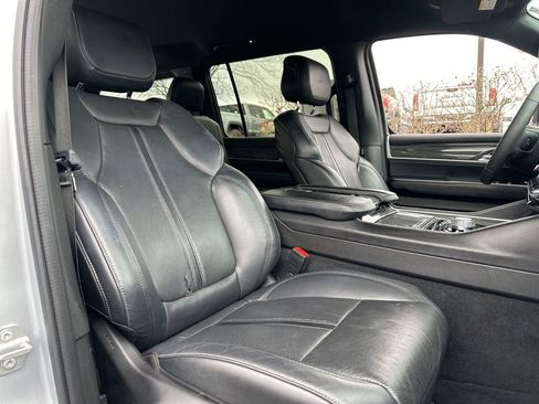 Used 2022 Jeep Wagoneer Series III w/ Flexible Seating Group image 28