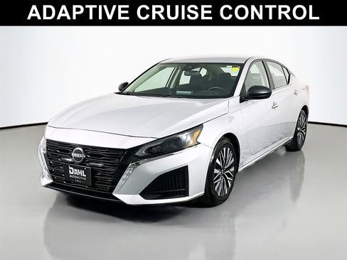 Used 2024 Nissan Altima 2.5 SV image 4