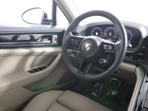 Certified 2026 Porsche Panamera image 12