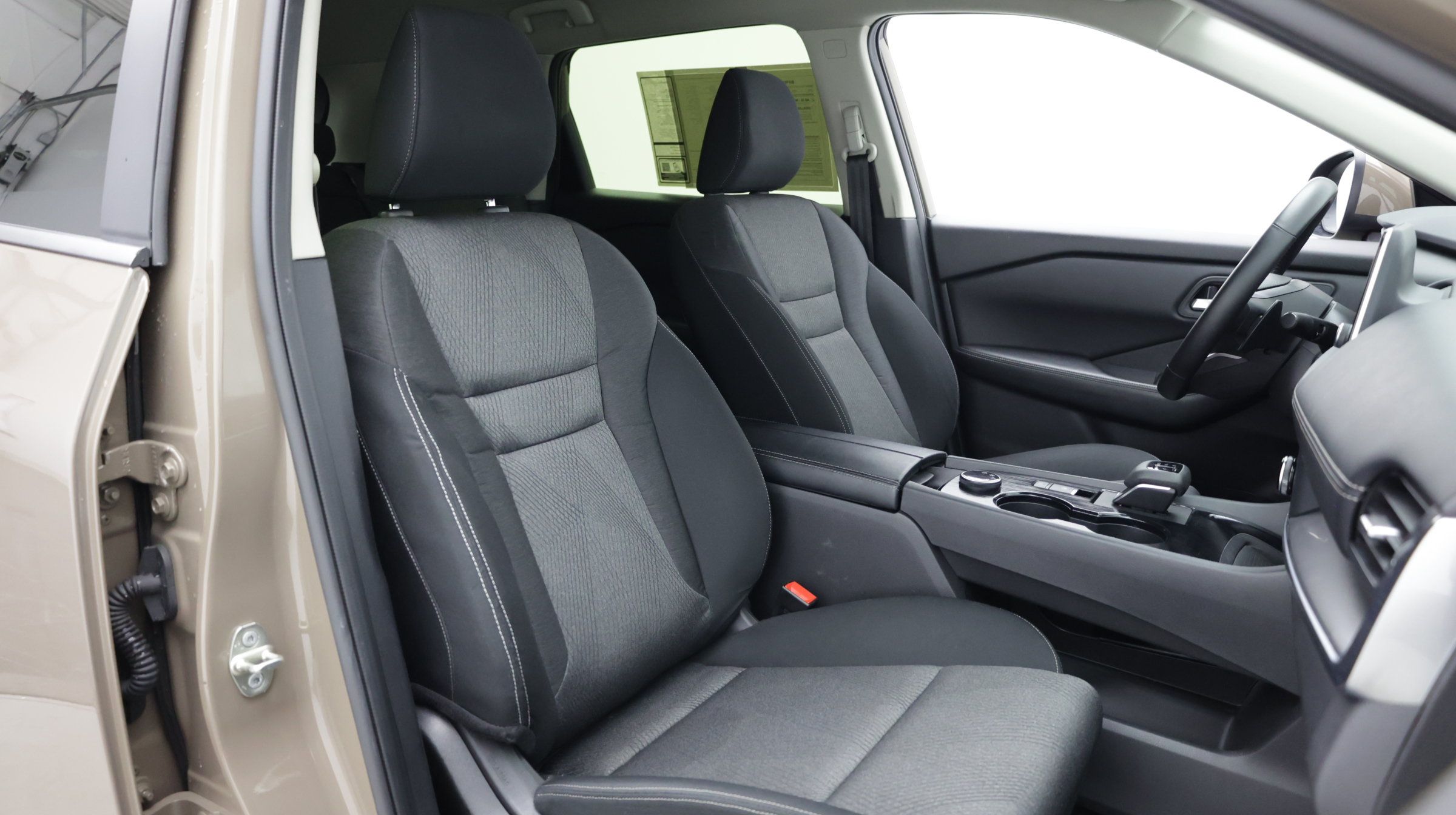 Used 2025 Nissan Rogue SV AWD/4WD image 47
