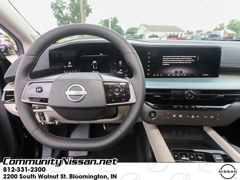 New 2025 Nissan Murano SL image 11
