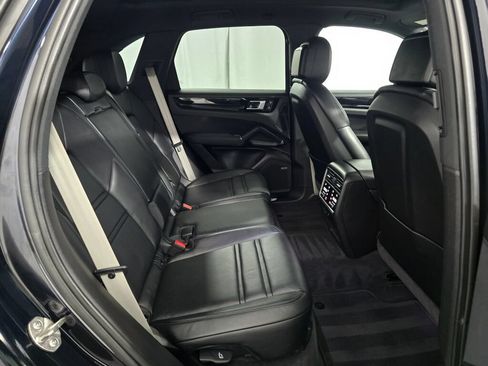 Certified 2023 Porsche Cayenne Platinum Edition AWD/4WD image 24