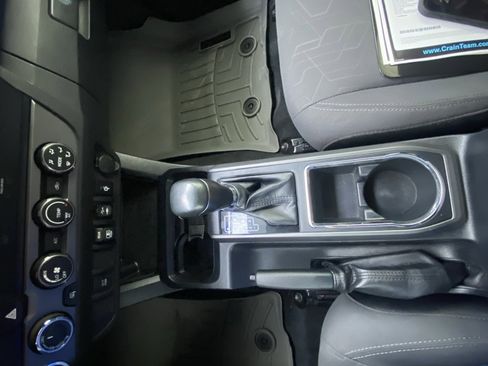 Used 2019 Toyota Tacoma TRD Sport image 17