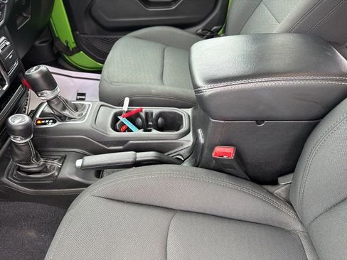 Used 2019 Jeep Wrangler Unlimited Sahara image 14