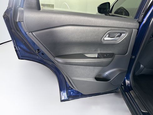 Used 2025 Nissan Rogue SV image 26