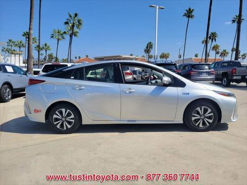 Used 2017 Toyota Prius Prime Premium FWD image 3