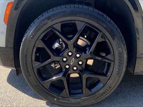 Used 2024 Chevrolet Traverse RS w/ LPO, Floor Liner Package AWD/4WD image 9