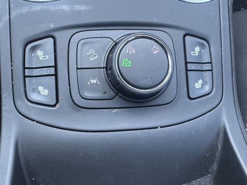 Used 2024 GMC Terrain SLT w/ Infotainment Package II image 13