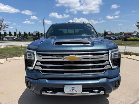 Used 2024 Chevrolet Silverado 3500 High Country w/ High Country Premium Package AWD/4WD image 3